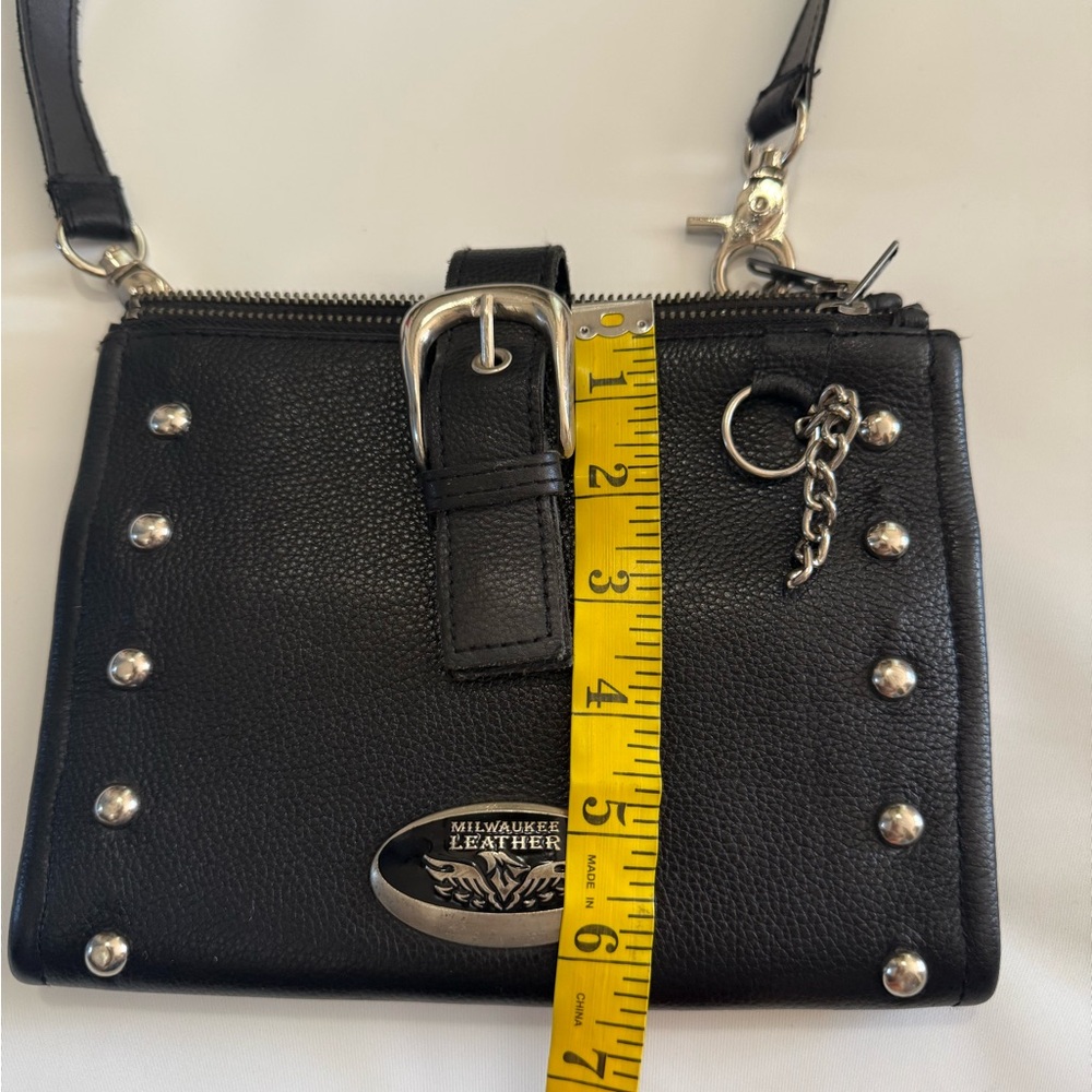 Milwaukee, leather small Black Crossbody Bag  silver hardware triple compartment - Picture 6 of 13